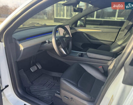 Білий Тесла Model Y, об'ємом двигуна 0 л та пробігом 53 тис. км за 28000 $, фото 11 на Automoto.ua