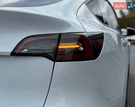 Тесла Model Y 2022 в Ровно на Automoto.ua Белый Тесла Model Y, объемом двигателя 0 л и пробегом 83 тыс. км за 22500 $, фото 14 на Automoto.ua