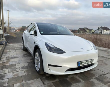 Білий Тесла Model Y, об'ємом двигуна 0 л та пробігом 82 тис. км за 35000 $, фото 3 на Automoto.ua