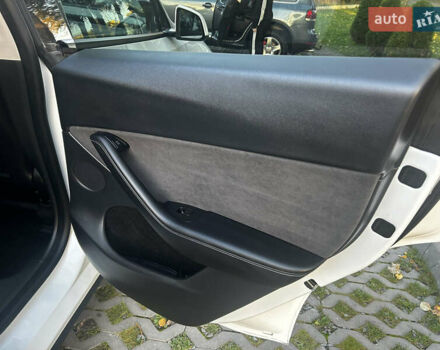 Тесла Model Y 2022 в Тернополе на Automoto.ua Белый Тесла Model Y, объемом двигателя 0 л и пробегом 52 тыс. км за 27300 $, фото 9 на Automoto.ua