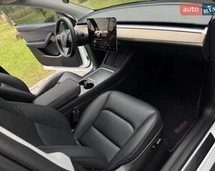 Белый Тесла Model Y, объемом двигателя 0 л и пробегом 74 тыс. км за 25700 $, фото 20 на Automoto.ua