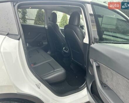 Белый Тесла Model Y, объемом двигателя 0 л и пробегом 94 тыс. км за 29999 $, фото 12 на Automoto.ua