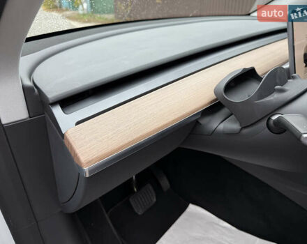 Белый Тесла Model Y, объемом двигателя 0 л и пробегом 53 тыс. км за 36700 $, фото 20 на Automoto.ua