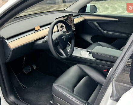 Белый Тесла Model Y, объемом двигателя 0 л и пробегом 90 тыс. км за 34999 $, фото 13 на Automoto.ua