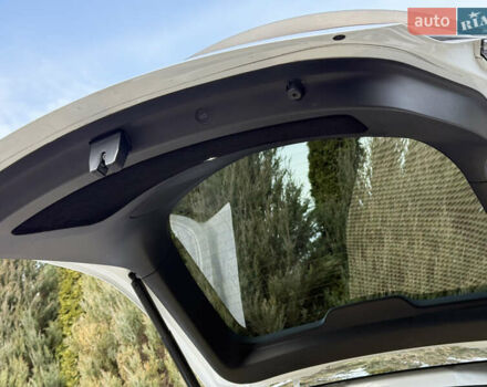 Белый Тесла Model Y, объемом двигателя 0 л и пробегом 129 тыс. км за 27400 $, фото 30 на Automoto.ua