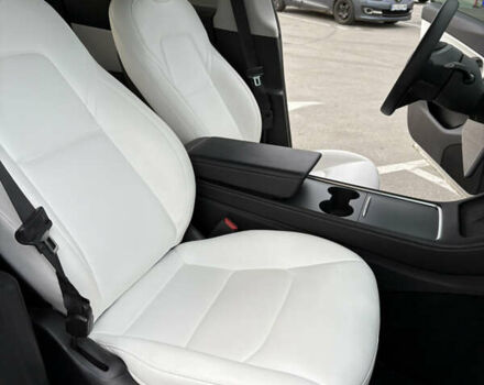 Білий Тесла Model Y, об'ємом двигуна 0 л та пробігом 65 тис. км за 29500 $, фото 16 на Automoto.ua