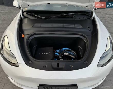 Белый Тесла Model Y, объемом двигателя 0 л и пробегом 42 тыс. км за 39900 $, фото 43 на Automoto.ua