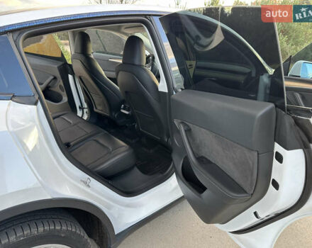 Тесла Model Y 2022 у Житомирі на Automoto.ua Білий Тесла Model Y, об'ємом двигуна 0 л та пробігом 195 тис. км за 21700 $, фото 13 на Automoto.ua