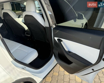 Белый Тесла Model Y, объемом двигателя 0 л и пробегом 102 тыс. км за 26000 $, фото 16 на Automoto.ua