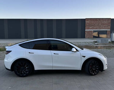 Белый Тесла Model Y, объемом двигателя 0 л и пробегом 53 тыс. км за 29500 $, фото 2 на Automoto.ua