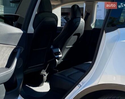 Тесла Model Y 2022 у Києві на Automoto.ua Білий Тесла Model Y, об'ємом двигуна 0 л та пробігом 59 тис. км за 31999 $, фото 14 на Automoto.ua