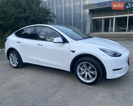 Белый Тесла Model Y, объемом двигателя 0 л и пробегом 58 тыс. км за 24000 $, фото 19 на Automoto.ua