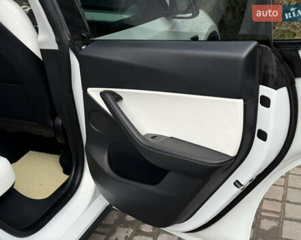 Белый Тесла Model Y, объемом двигателя 0 л и пробегом 129 тыс. км за 27400 $, фото 21 на Automoto.ua