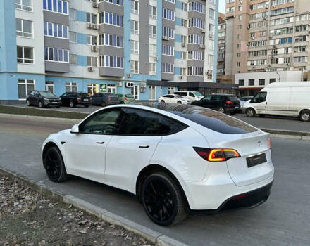 Белый Тесла Model Y, объемом двигателя 0 л и пробегом 3 тыс. км за 45000 $, фото 2 на Automoto.ua