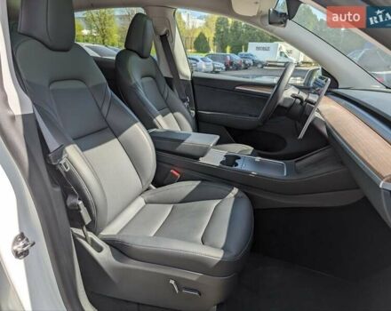 Белый Тесла Model Y, объемом двигателя 0 л и пробегом 12 тыс. км за 36950 $, фото 6 на Automoto.ua