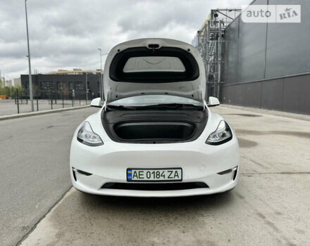 Білий Тесла Model Y, об'ємом двигуна 0 л та пробігом 12 тис. км за 46500 $, фото 38 на Automoto.ua