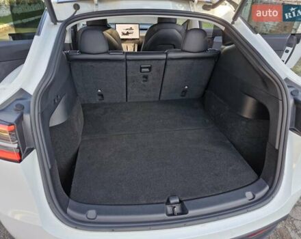 Білий Тесла Model Y, об'ємом двигуна 0 л та пробігом 97 тис. км за 24000 $, фото 25 на Automoto.ua