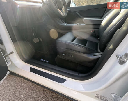 Білий Тесла Model Y, об'ємом двигуна 0 л та пробігом 12 тис. км за 24750 $, фото 36 на Automoto.ua