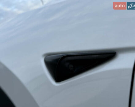 Белый Тесла Model Y, объемом двигателя 0 л и пробегом 59 тыс. км за 28950 $, фото 13 на Automoto.ua