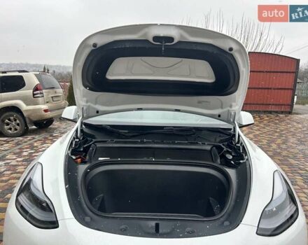 Белый Тесла Model Y, объемом двигателя 0 л и пробегом 94 тыс. км за 29999 $, фото 16 на Automoto.ua