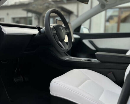 Белый Тесла Model Y, объемом двигателя 0 л и пробегом 21 тыс. км за 26200 $, фото 9 на Automoto.ua