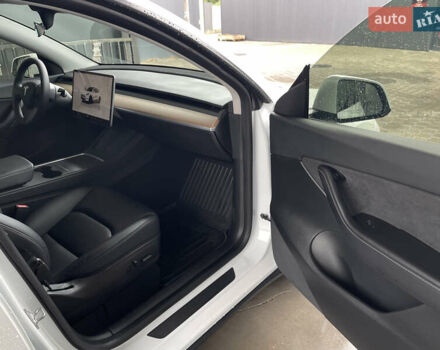 Белый Тесла Model Y, объемом двигателя 0 л и пробегом 48 тыс. км за 32000 $, фото 9 на Automoto.ua