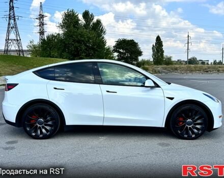 Белый Тесла Model Y, объемом двигателя 0.39 л и пробегом 64 тыс. км за 28500 $, фото 1 на Automoto.ua