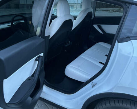 Белый Тесла Model Y, объемом двигателя 0 л и пробегом 20 тыс. км за 33000 $, фото 11 на Automoto.ua