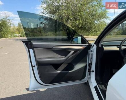 Белый Тесла Model Y, объемом двигателя 0 л и пробегом 56 тыс. км за 26000 $, фото 30 на Automoto.ua