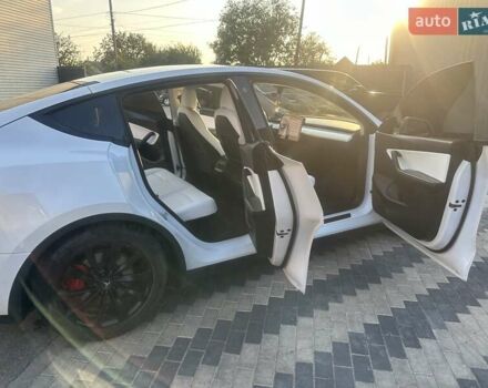 Белый Тесла Model Y, объемом двигателя 0 л и пробегом 25 тыс. км за 35500 $, фото 35 на Automoto.ua