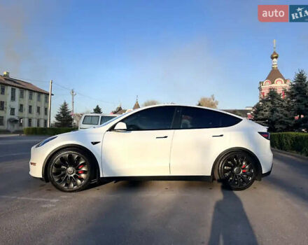 Белый Тесла Model Y, объемом двигателя 0 л и пробегом 62 тыс. км за 28000 $, фото 3 на Automoto.ua