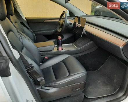 Белый Тесла Model Y, объемом двигателя 0 л и пробегом 27 тыс. км за 28000 $, фото 7 на Automoto.ua