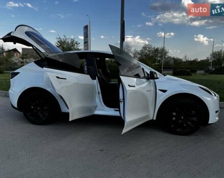 Белый Тесла Model Y, объемом двигателя 0 л и пробегом 59 тыс. км за 28800 $, фото 42 на Automoto.ua