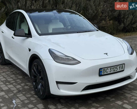 Белый Тесла Model Y, объемом двигателя 0 л и пробегом 129 тыс. км за 27400 $, фото 5 на Automoto.ua