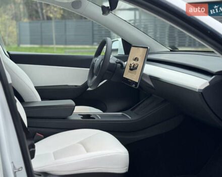 Білий Тесла Model Y, об'ємом двигуна 0 л та пробігом 115 тис. км за 25800 $, фото 32 на Automoto.ua
