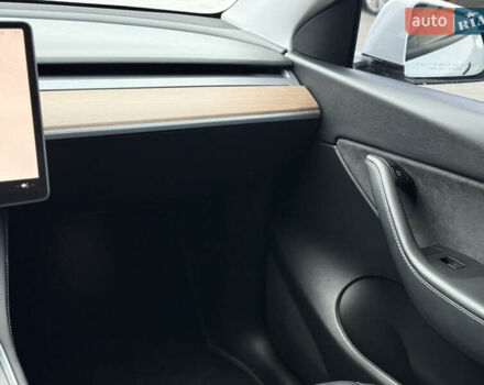 Белый Тесла Model Y, объемом двигателя 0 л и пробегом 59 тыс. км за 28950 $, фото 25 на Automoto.ua