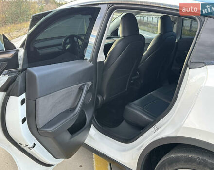 Тесла Model Y 2022 у Житомирі на Automoto.ua Білий Тесла Model Y, об'ємом двигуна 0 л та пробігом 195 тис. км за 21700 $, фото 10 на Automoto.ua