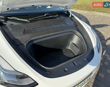 Белый Тесла Model Y, объемом двигателя 0 л и пробегом 102 тыс. км за 26000 $, фото 13 на Automoto.ua