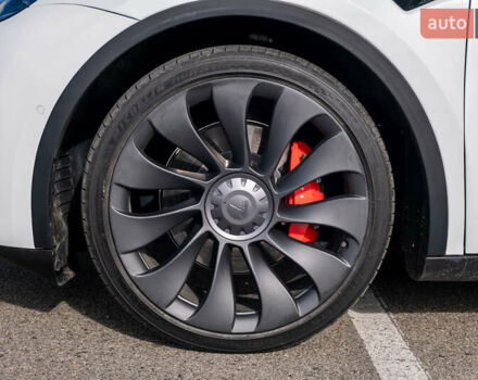 Белый Тесла Model Y, объемом двигателя 0 л и пробегом 51 тыс. км за 29500 $, фото 9 на Automoto.ua