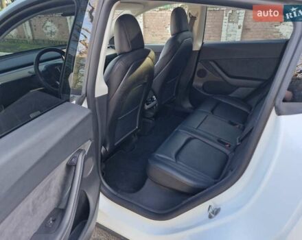 Білий Тесла Model Y, об'ємом двигуна 0 л та пробігом 97 тис. км за 24000 $, фото 19 на Automoto.ua