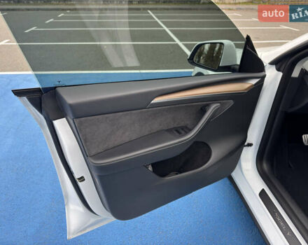 Белый Тесла Model Y, объемом двигателя 0 л и пробегом 68 тыс. км за 35000 $, фото 12 на Automoto.ua