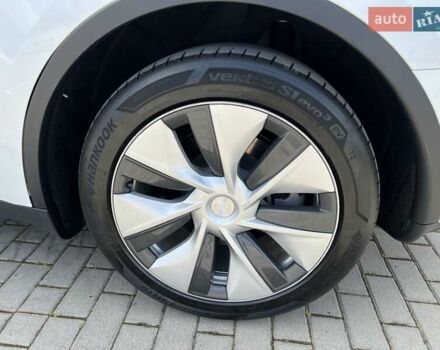 Белый Тесла Model Y, объемом двигателя 0 л и пробегом 17 тыс. км за 24777 $, фото 10 на Automoto.ua