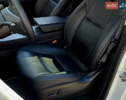 Тесла Model Y 2022 у Києві на Automoto.ua Білий Тесла Model Y, об'ємом двигуна 0 л та пробігом 59 тис. км за 31999 $, фото 12 на Automoto.ua