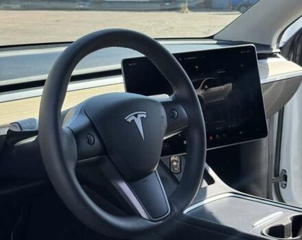 Белый Тесла Model Y, объемом двигателя 0 л и пробегом 50 тыс. км за 29000 $, фото 7 на Automoto.ua