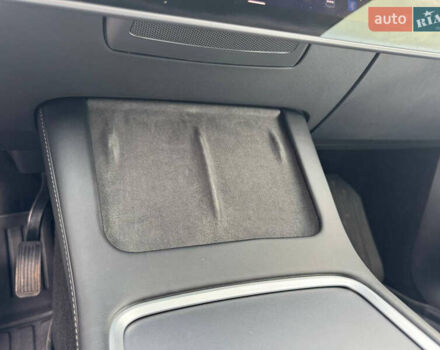 Білий Тесла Model Y, об'ємом двигуна 0 л та пробігом 62 тис. км за 27400 $, фото 46 на Automoto.ua