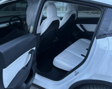 Белый Тесла Model Y, объемом двигателя 0 л и пробегом 20 тыс. км за 28000 $, фото 11 на Automoto.ua