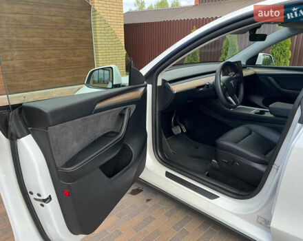 Белый Тесла Model Y, объемом двигателя 0 л и пробегом 25 тыс. км за 31500 $, фото 18 на Automoto.ua