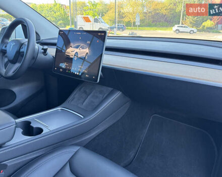 Белый Тесла Model Y, объемом двигателя 0 л и пробегом 34 тыс. км за 35500 $, фото 23 на Automoto.ua