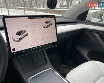 Белый Тесла Model Y, объемом двигателя 0 л и пробегом 12 тыс. км за 33000 $, фото 7 на Automoto.ua