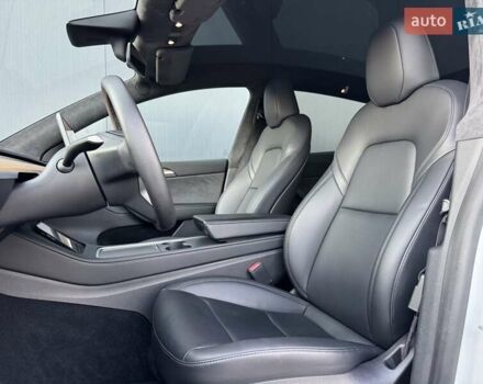 Белый Тесла Model Y, объемом двигателя 0 л и пробегом 42 тыс. км за 39900 $, фото 18 на Automoto.ua